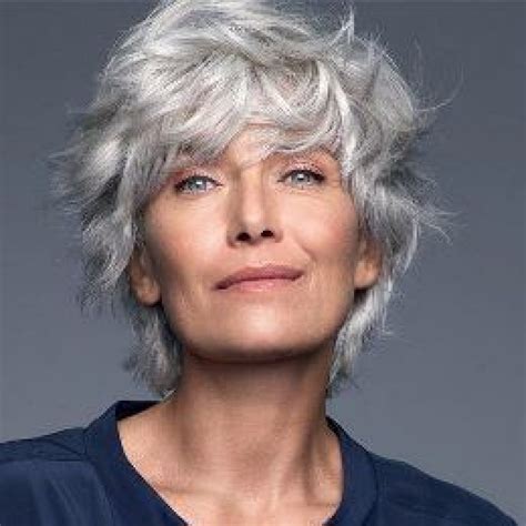 coiffure courte cheveux gris|Cheveux gris: 12 coupes et coiffures magnifiques pour。